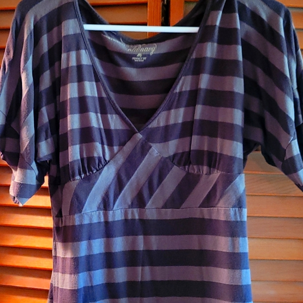 Old navy v neck top
